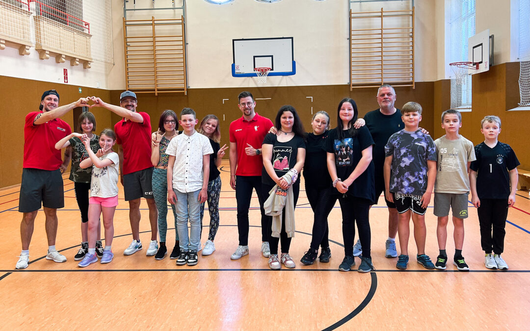 Eispiraten zu Gast an der Lindenschule Crimmitschau